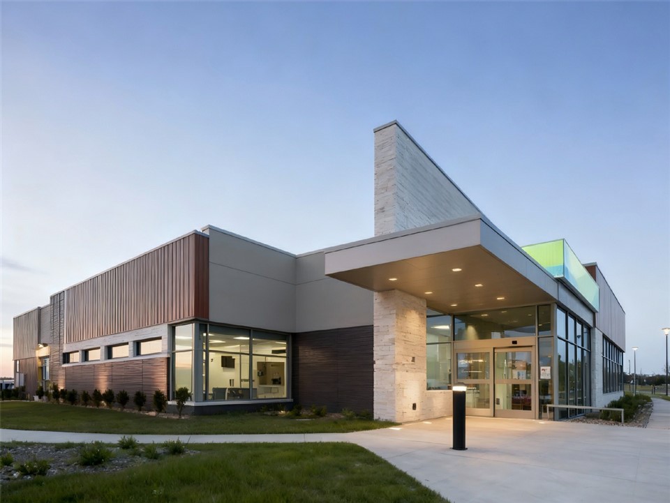 modern-steel-structure-medical-building-facility